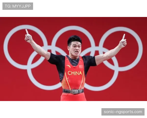 石智勇训练完直接拎两箱红牛走人，这哪是举重，分明是开能量饮料批发部